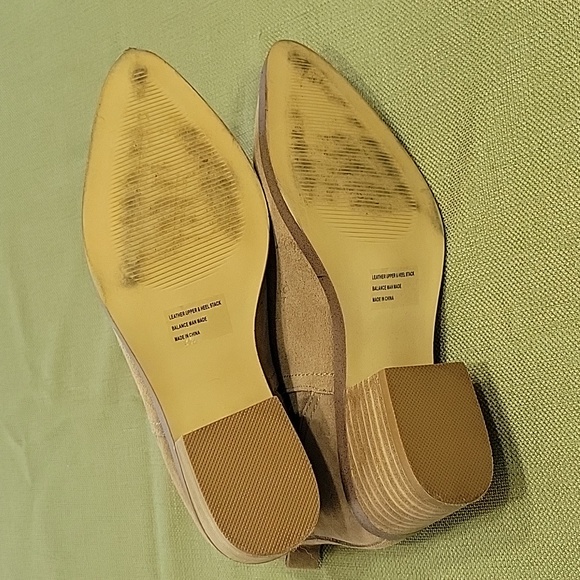 DOLCE VITA tan suede bootie - Picture 5 of 5